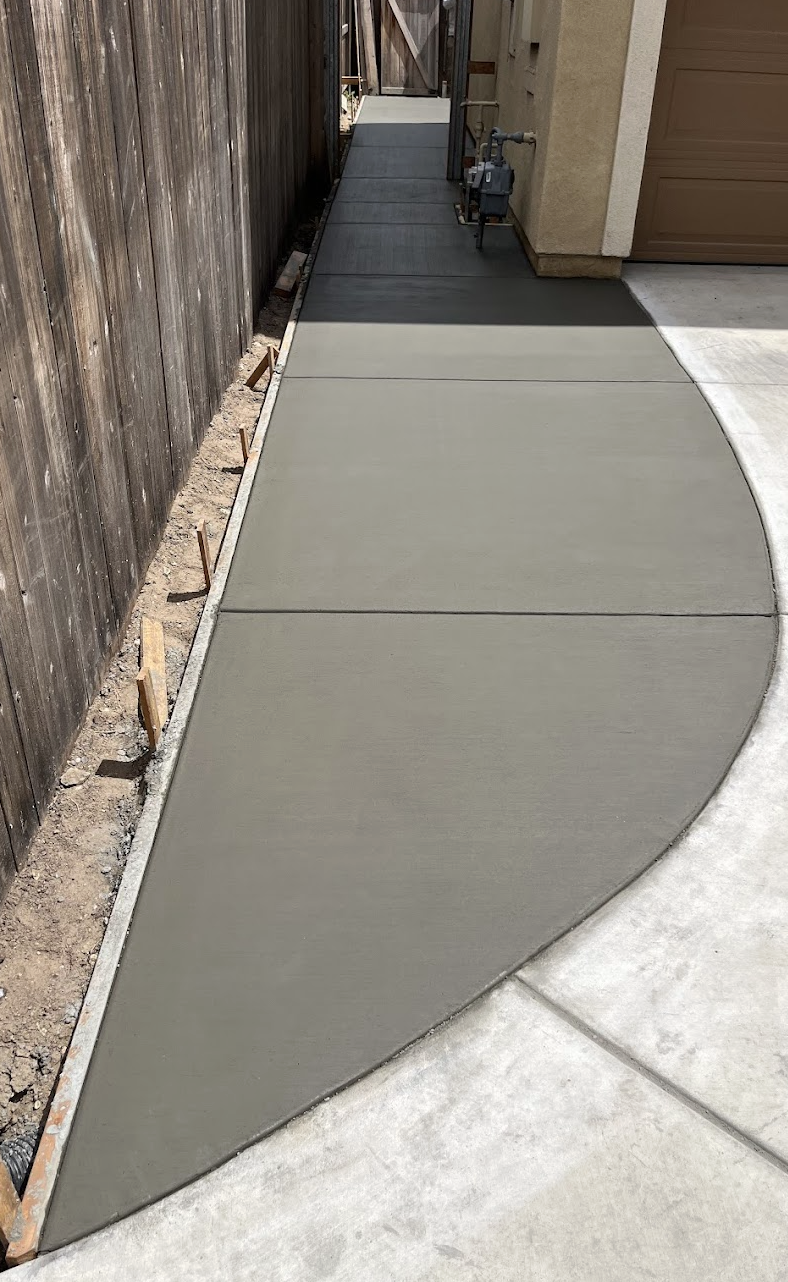 Decorative concrete walkway with curved edges installed by Central Coast concrete contractor in San Luis Obispo California
