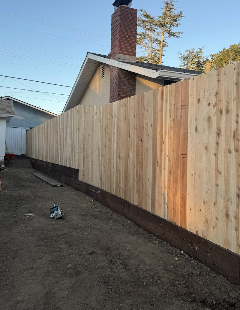Long-run cedar privacy fence installation Pismo Beach California